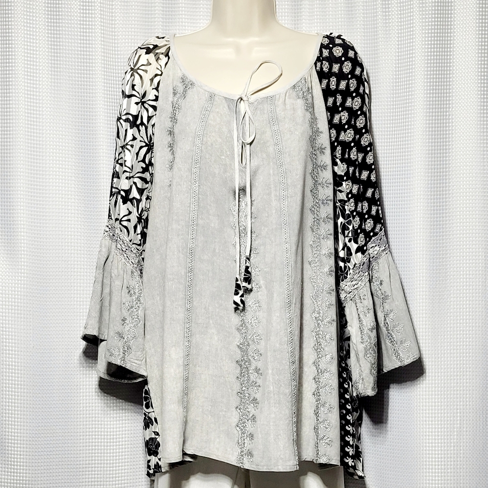 NWOT Young Threads Black & Gray Boho Blouse Tunic Women's (XL)